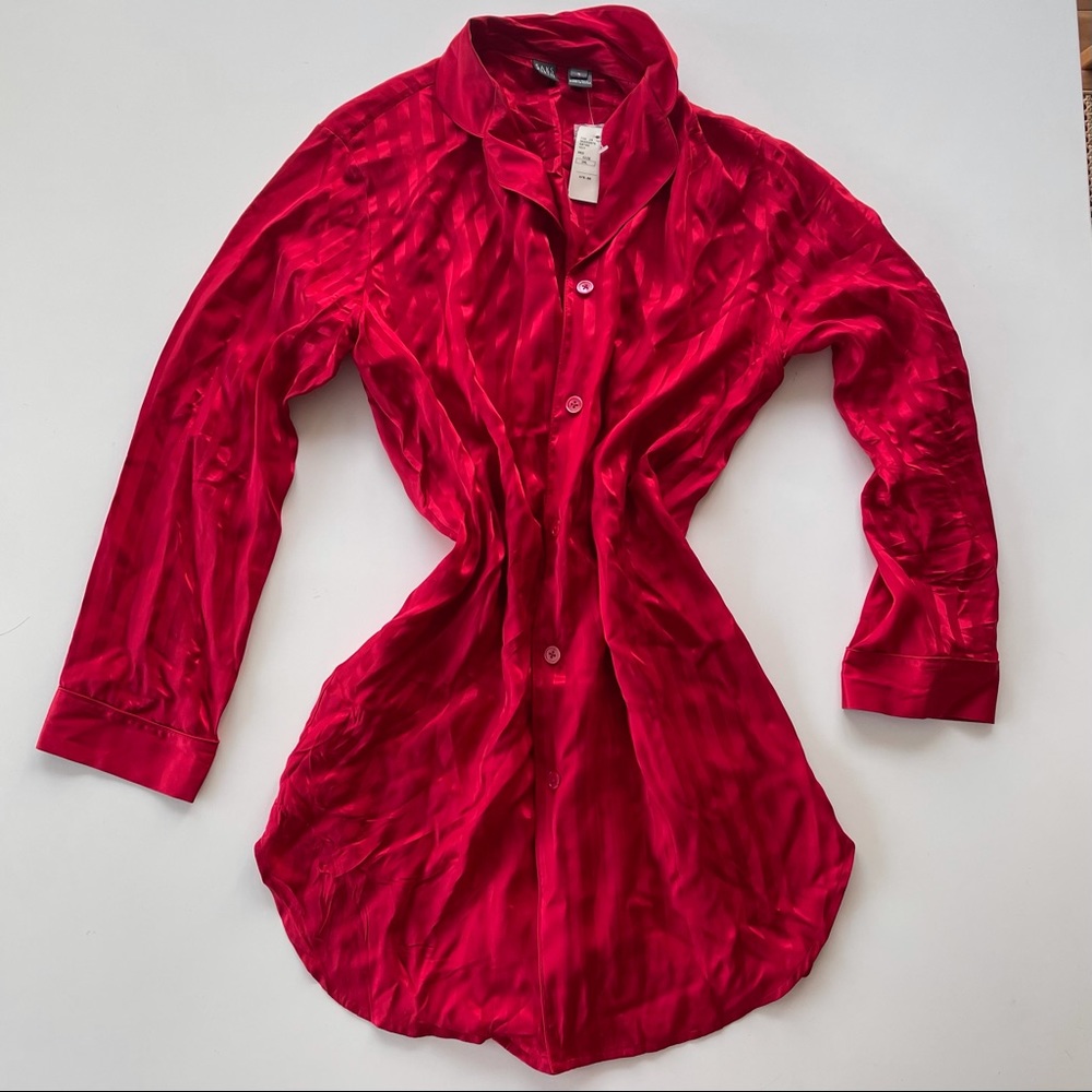 Saks fifth avenue red silky buttdown night gown